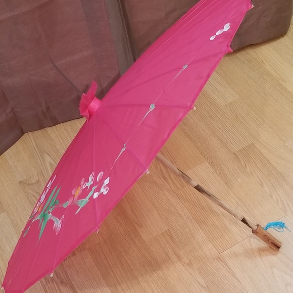 Chinese or Japanese Style Umbrella - Picture 2 of 8
